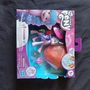 My Little Pony Crystal Adventure Izzy Moonbow – 3-Inch Purple Pony Toy With Surprise Accessories & Bracelet - View #12